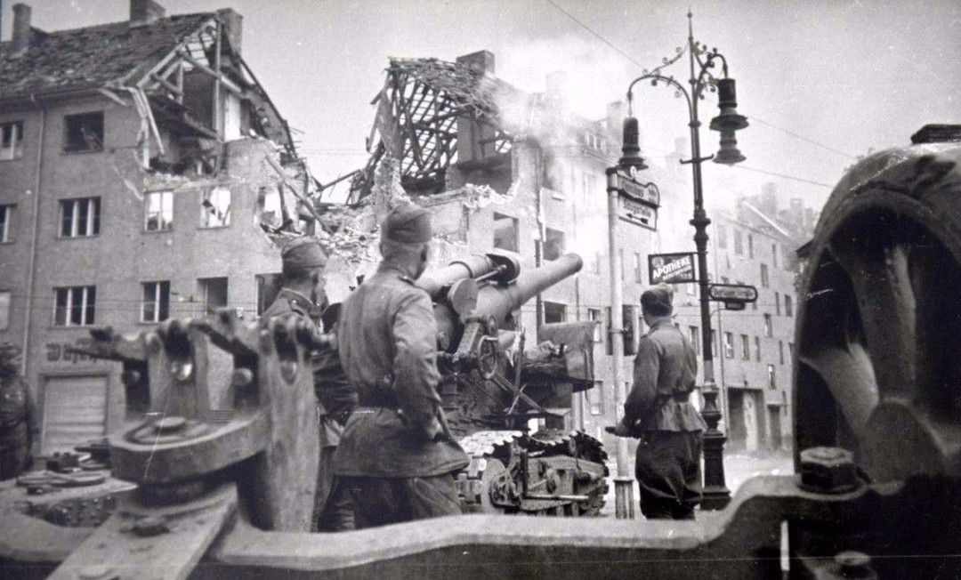 换来|苏联当年为何非要单独攻占柏林？30万人的伤亡，换来了什么？