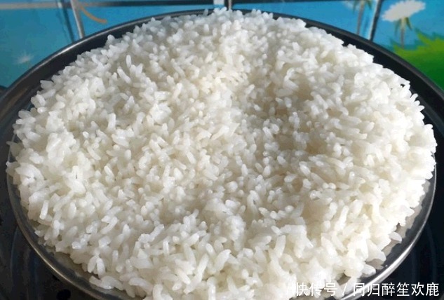 分明|蒸米饭,只加水是外行!水里多加这2样,米饭又香又软,粒粒分明