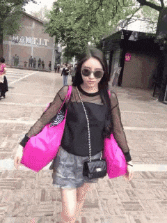 GIF|搞笑GIF:①现在的高手过招,都是隔空互怼,非接触的!