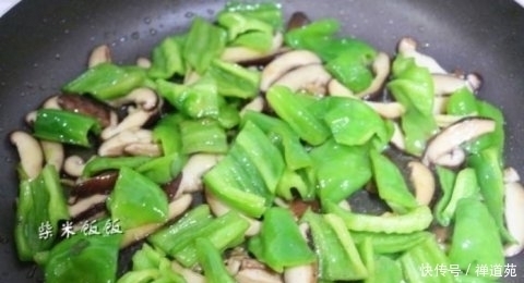 绝配|香菇和此物是绝配,3块钱一斤,燃烧脂肪,软化血管,越吃越瘦