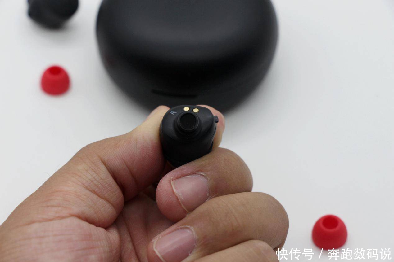 充电仓|运动达人必备：多种佩戴方式于一身，HAKII无线蓝牙耳机评测