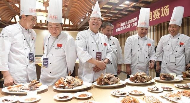 回来|时隔多年,全聚德的“烤鸭第一杆”又回来啦!