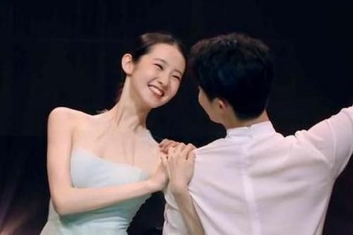  芭蕾|《创3》舞台首秀都穿女团服，只有张艺凡与众不同，确定没走错片场