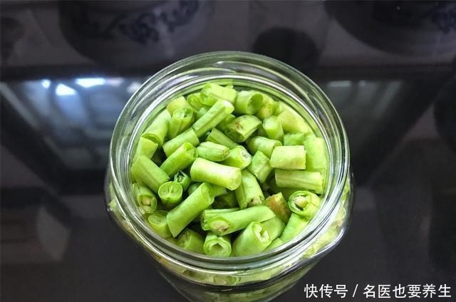  酸豆角|酸豆角怎么做按照这个方法，做出来的酸豆角又香又脆！