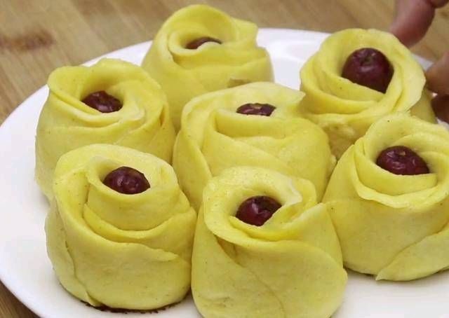  煮熟|做玉米粉最好的方法是把它煮熟，用大手擀，十分钟后煮熟。你吃得越多，越香