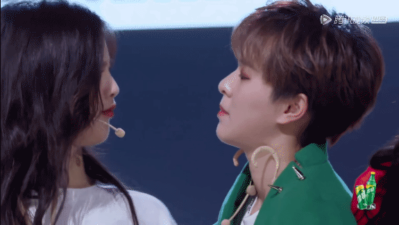  服装|毕业后的火箭少女再现创1初舞台服装，瞬间想起了2018年那个夏天