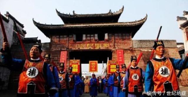 看不起|一知府看不起总兵,用对联羞辱他,总兵的下联,让知府栽了跟头