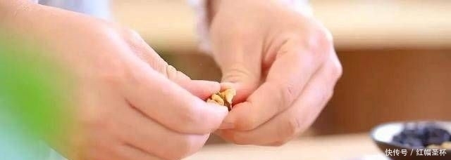 比买|不需要一滴油,只需要电饭锅。手工做的沙琪玛比买的沙琪玛好吃得多