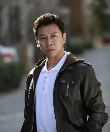 孩子|他出道就是巅峰,曾和原配妻子闹过3次离婚,如今依然相守至今