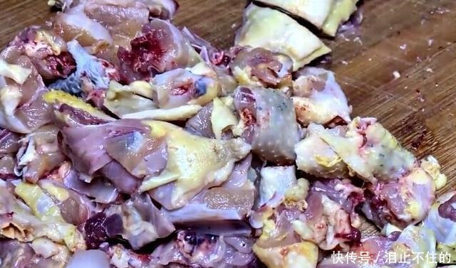 腥味|炒鸡时,别再傻傻直接炒,教你一招,不放一滴水,鲜美好吃无腥味