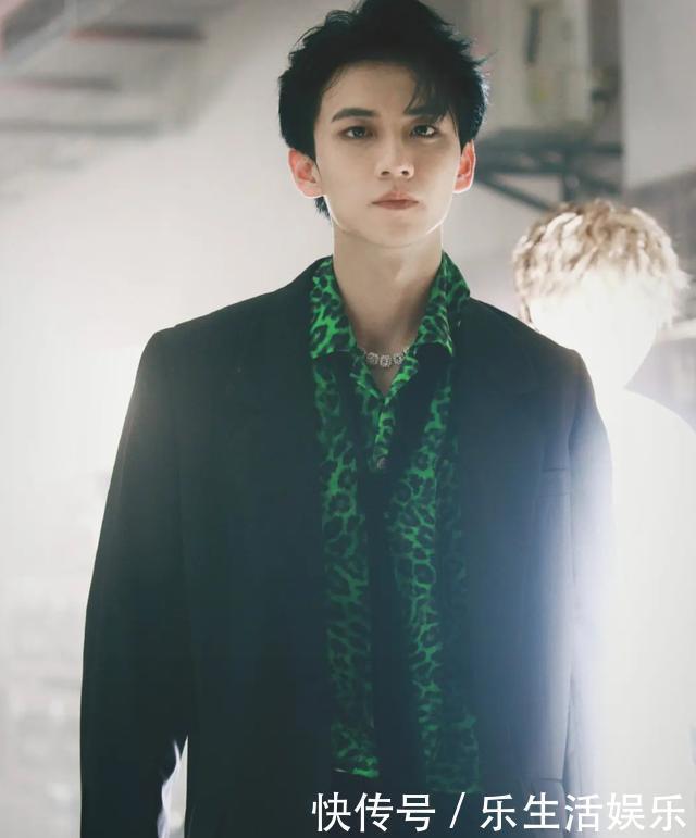 保送|《少年之名》被张PD保送的他,刚淘汰就接到戏约,颜值帅得很突出