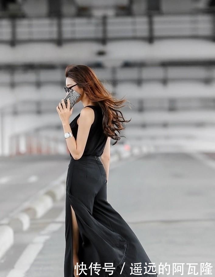  长裙|黑色长裙飘逸显神采，好身材简单搭配也显得好看