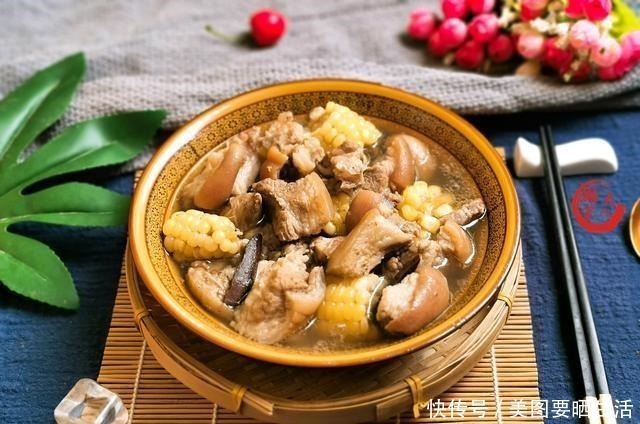 到底|炖猪脚汤到底要不要焯水记住“4个关键”,学会最正确炖汤技巧