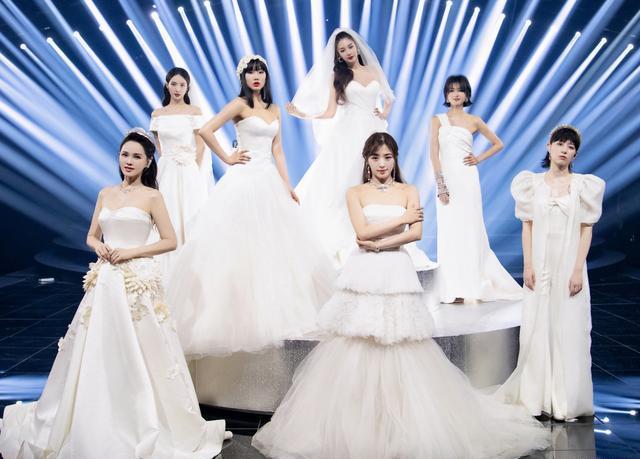 排外|《浪姐》万茜被小组排外?伊能静暗示不想出道,黄龄退还粉丝集资款