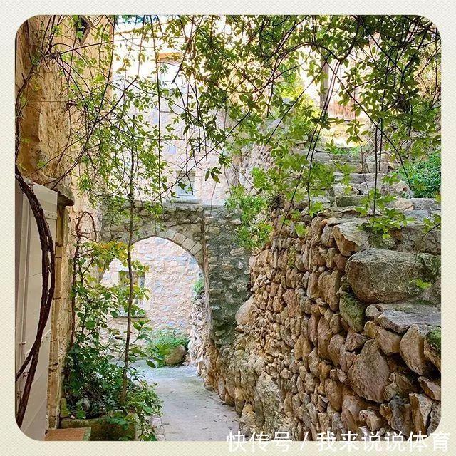  演绎|她是香奈儿首个专属模特，如今60岁，将法式优雅演绎到老