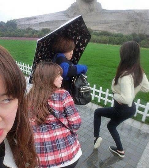 美女|美女,你的裤子里面怎么还会亮,好有新意呀,请问在哪里买的?