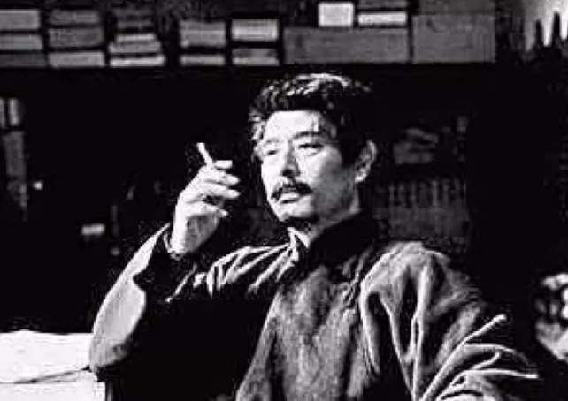 工资|鲁迅作为大文豪,当时他的工资只有三百多,放现在是多少钱