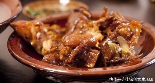 加上|它是猪蹄腥味的“克星”,不管猪蹄怎么做,加上一把,肉嫩无腥味