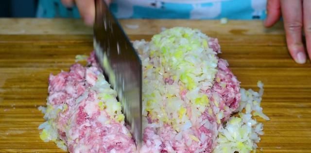 正确|不要只是加水拌饺子馅,教你正确的方法,学会再也不去餐馆了