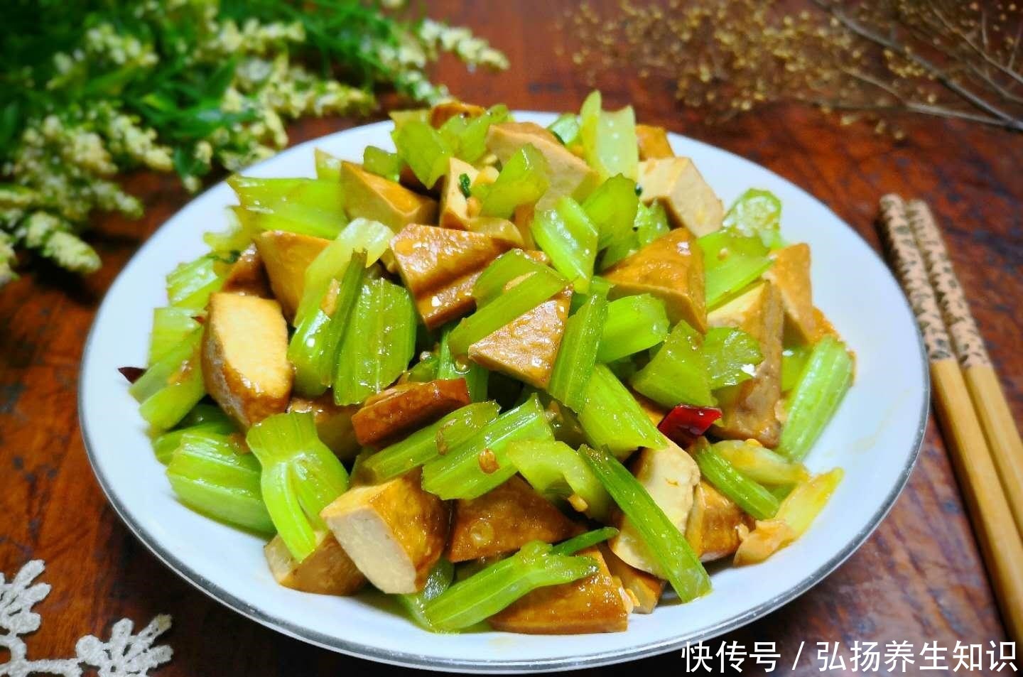 好吃|这俩食材是绝配，一香一鲜，简单一炒，比肉还好吃，多吃不长肉！