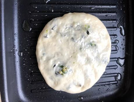 馅饼|做韭菜馅饼时,鸡蛋别再炒了,教你正确做法,韭菜鲜美鸡蛋还软嫩