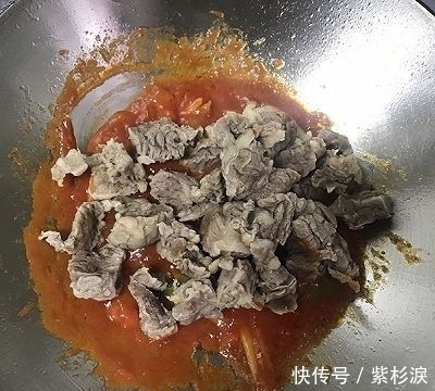  去除牛肉|家宴·西红柿炖牛腩