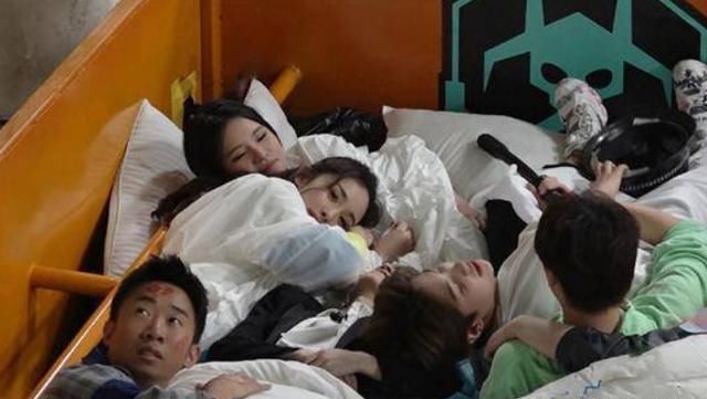 正确|《密室大逃脱》恐怖变喜剧,邓伦被杨幂嫌弃,怎么正确的爱很重要