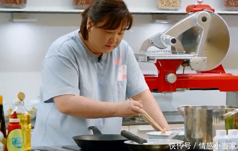 鞠婧祎选择|鞠婧祎硬凹不会做饭人设,贾玲无情补刀,一点不给面子