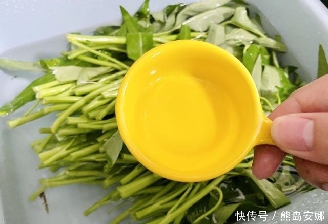 回来|怎么炒空心菜脆嫩入味?大厨:教你6个小窍门,炒出来包你好吃