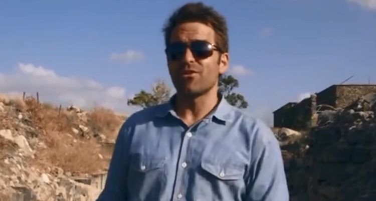 汉堡|全球唯一一家透明地板的麦当劳,低头看着面,汉堡炸鸡都不美味了