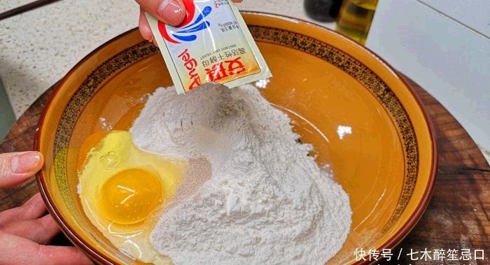  搅拌|宅家大半月，全家都馋这道面食，三天两头喊我做，一袋面粉见底了