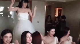  干净|搞笑GIF：擦地阿姨很认真，地真干净