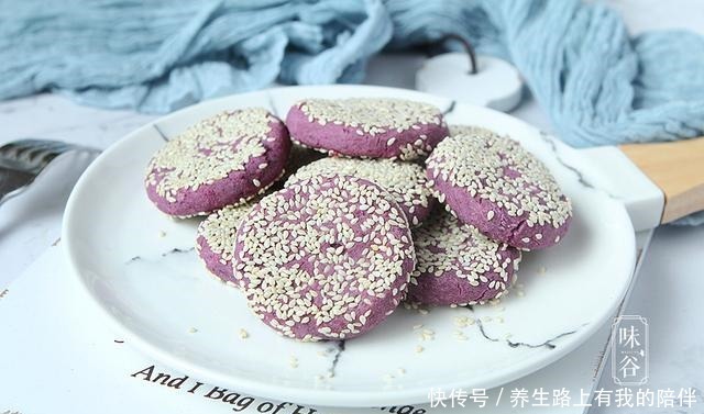 紫薯饼|早餐不用出去买了,紫薯这样做早餐,软糯香甜有营养,孩子抢着吃