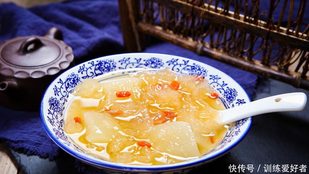 难怪|银耳先剪碎再泡发,还是先泡发再剪碎很多人弄反了,难怪不出胶