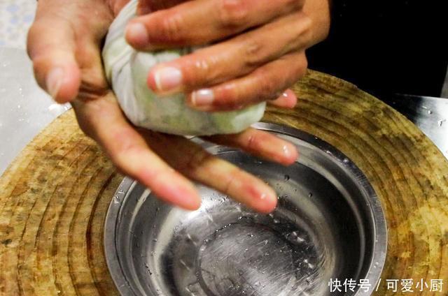  家常|酱拌脆黄瓜的家常做法，酸爽酥脆，十分开胃的一道菜