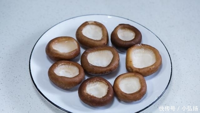 孩子|给儿子做了道下饭菜,爷爷想要尝尝,儿子说:给一头猪都不换