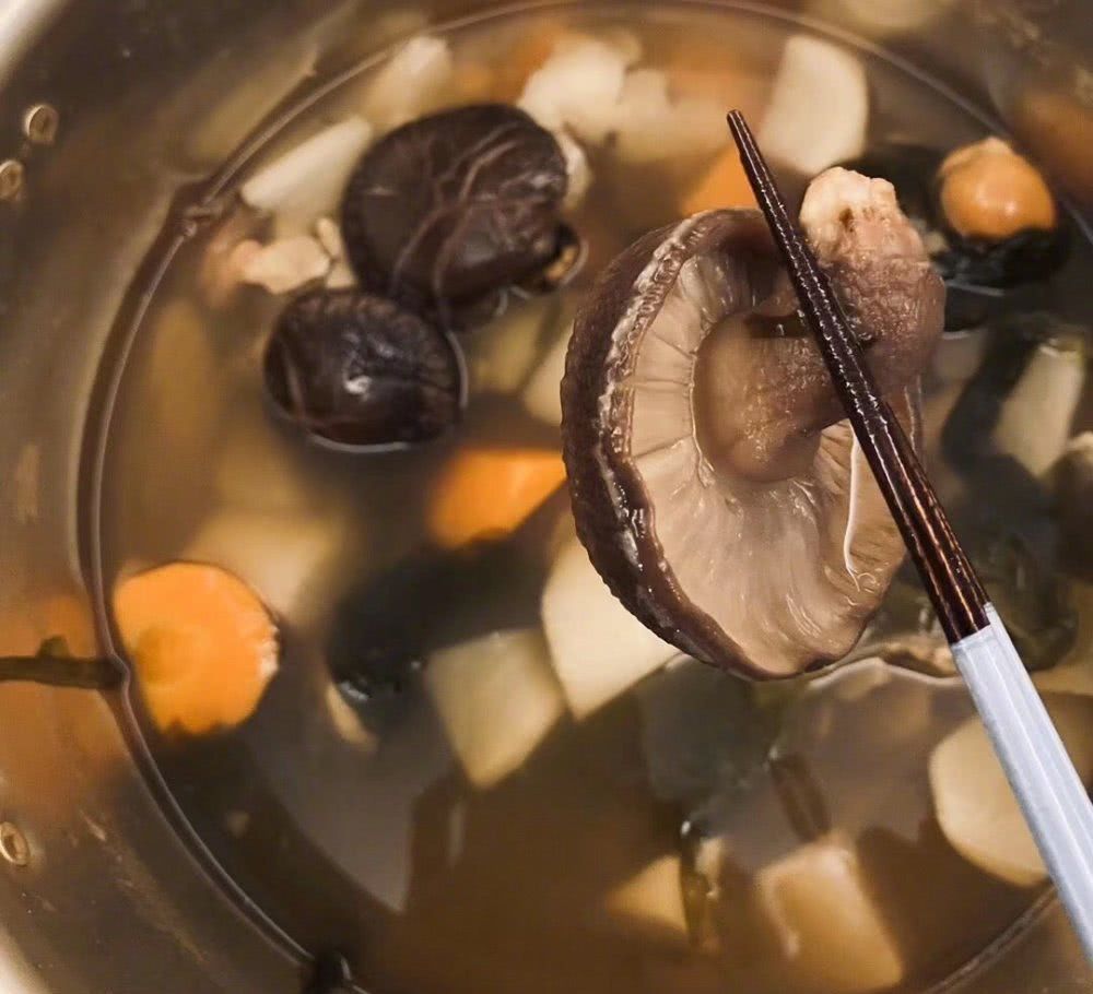 厉害|明星做饭翻车哪家强王一博厉害,王源出梗,而他和她搞笑又甜蜜