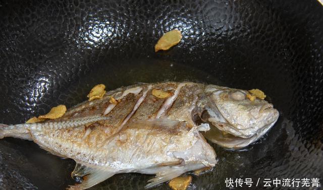 不破|分享煎鱼小妙招,跟着我这样做,煎好的鱼皮不破,鱼肉鲜香味美