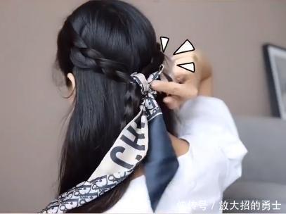 头发|别再披头散发了！初秋超火的5款编发，谁扎谁好看！
