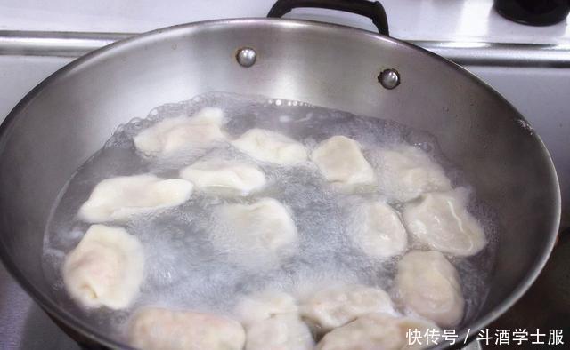 夏天|夏天用这菜包饺子,韭菜芹菜都靠边站,营养解馋,老人孩子都爱吃