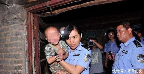 上车时|人贩子强拉你上车时,大喊大叫根本没用,学会这两招你想走都难