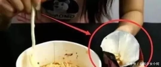 有个|吃了30年泡面才发现,桶面竟然有个“小机关”,尝试后太厉害了