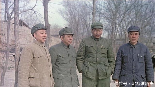 含泪|外国记者镜头中的周总理彭德怀，浓眉大眼，威风凛凛，含泪看完！