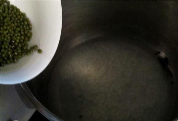 放糖|炖银耳汤直接放糖就大错特错了多加这“1步”,银耳羹清甜粘稠