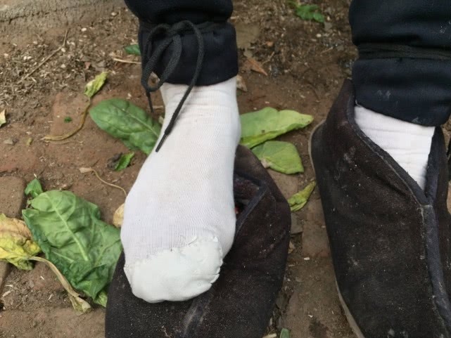 老人|今年92岁,全村最长寿老人,一双袜子穿20年,爱说爱笑从不记仇