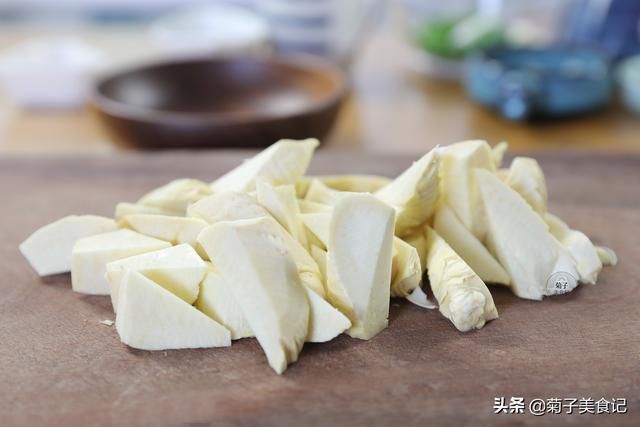 好吃|冬笋炖得一滴水也不加它们太好吃了,孩子们喜欢吃和吃