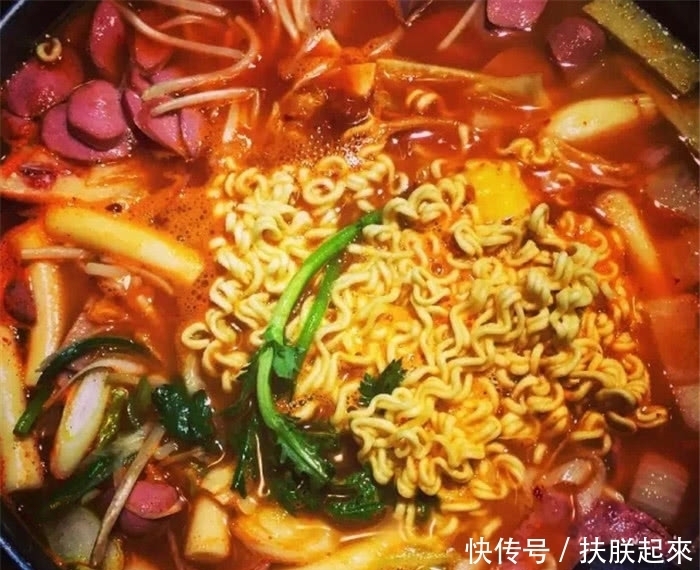 状告|小伙买了一桶泡面,称方便面内有异物,状告后却被要求赔偿4百万