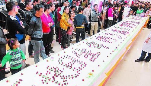  交换|假如请你喝王俊凯家奶茶，需吃下4款蛋糕做交换，粉丝难为我了