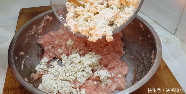 丸子|不管炸什么丸子,都别直接下锅,教你简单一做,过年5斤不够吃!