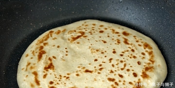 做法|面粉别再蒸馒头了,试试此做法,好吃好看,暄软又劲道,全家爱吃